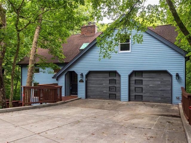 Homes for Sale in Parkville, MO 64152 | 5420 NW Foxhill Road