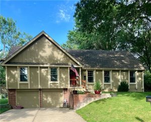 6705-NW-Mirror Lake-Terrace-mls-2566434-image-1