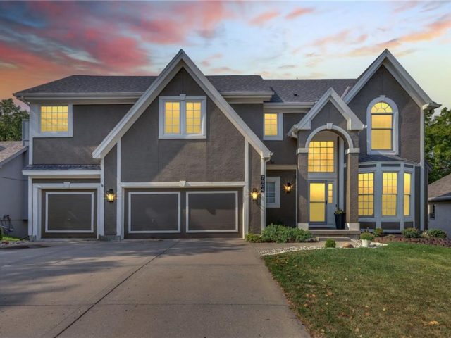 Homes for Sale in Kansas City, MO 64151 | 7904 NW Waukomis Drive