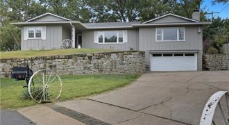 Homes for Sale in Lake Waukomis, MO 64151 | 610 NW North Shore Drive