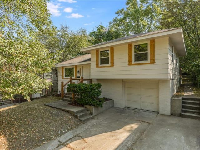 Homes for Sale in Kansas City, MO 64119 | 4835 N Manchester Avenue
