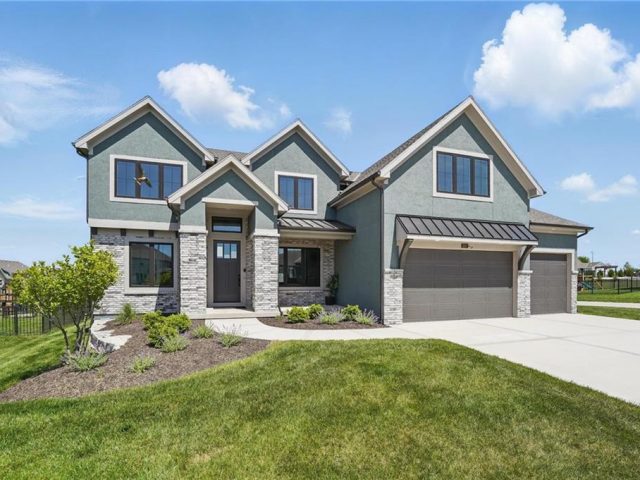 Homes for Sale in Kansas City, MO 64155 | 1312 NW 107th Terrace