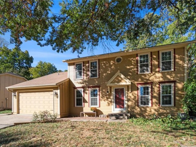 Homes for Sale in Gladstone, MO 64119 | 5820 N Indiana Avenue