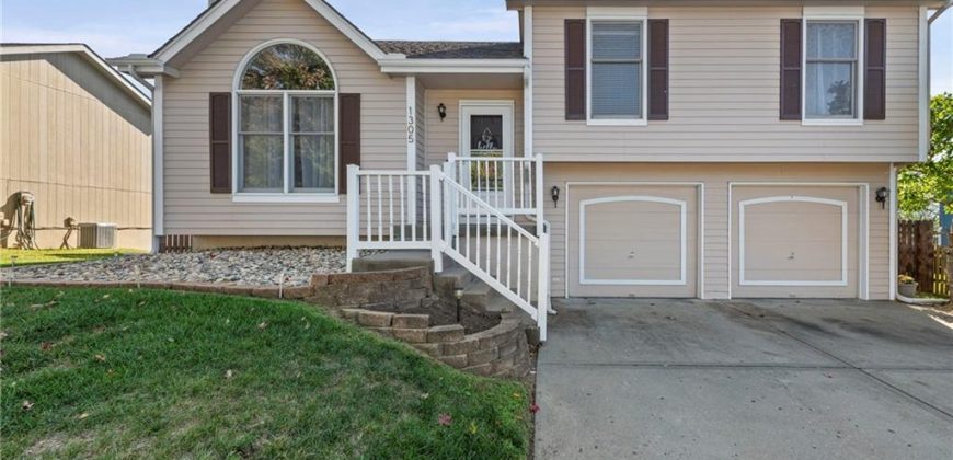 Homes for Sale in Kansas City, MO 64118 | 1305 NW 72nd Street