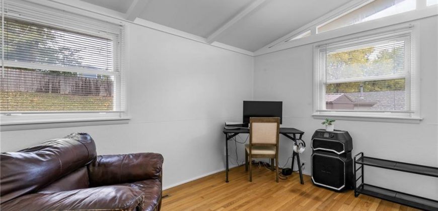 Homes for Sale in Gladstone, MO 64118 | 5708 N Woodland Avenue