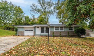 Homes for Sale in Gladstone, MO 64118 | 5708 N Woodland Avenue