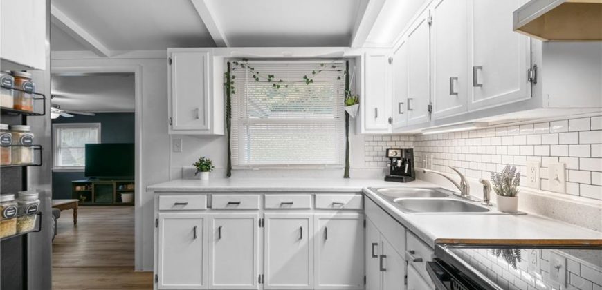 Homes for Sale in Gladstone, MO 64118 | 5708 N Woodland Avenue