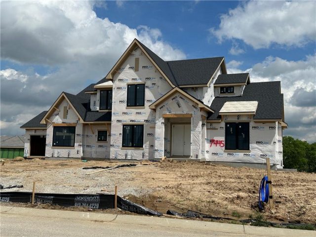 Homes for Sale in Parkville, MO 64152 | 7445 NW Fawn Avenue