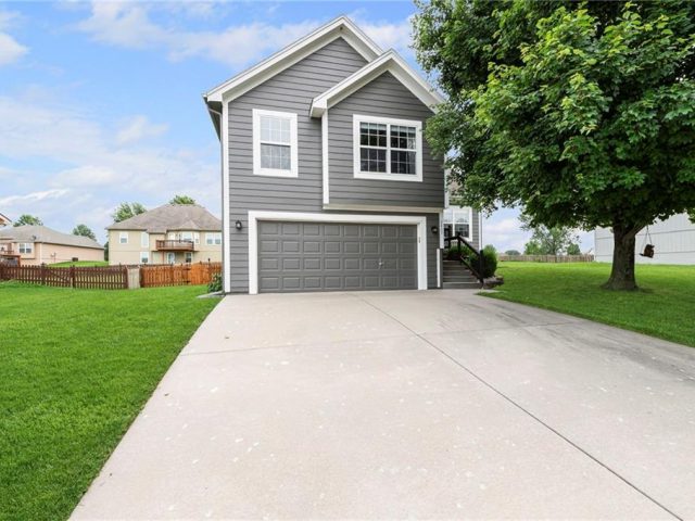 Homes for Sale in Kansas City, MO 64156 | 6805 NE 114TH Terrace