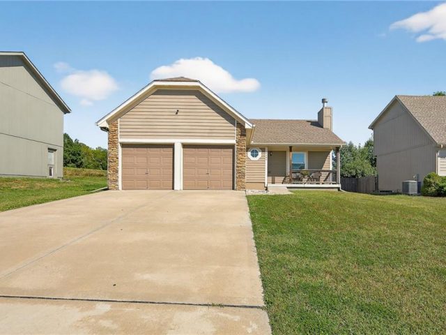 Homes for Sale in Kansas City, MO 64157 | 8404 NE 116th Street