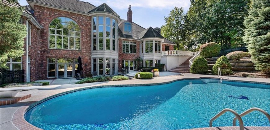 Homes for Sale in Parkville, MO 64152 | 8000 NW Timbercrest Place