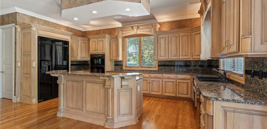 Homes for Sale in Parkville, MO 64152 | 8000 NW Timbercrest Place