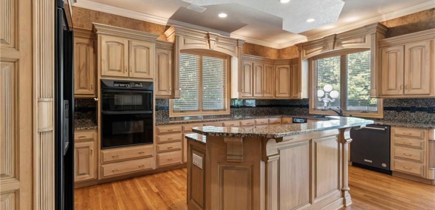 Homes for Sale in Parkville, MO 64152 | 8000 NW Timbercrest Place