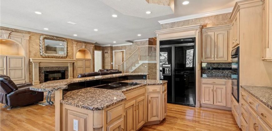 Homes for Sale in Parkville, MO 64152 | 8000 NW Timbercrest Place