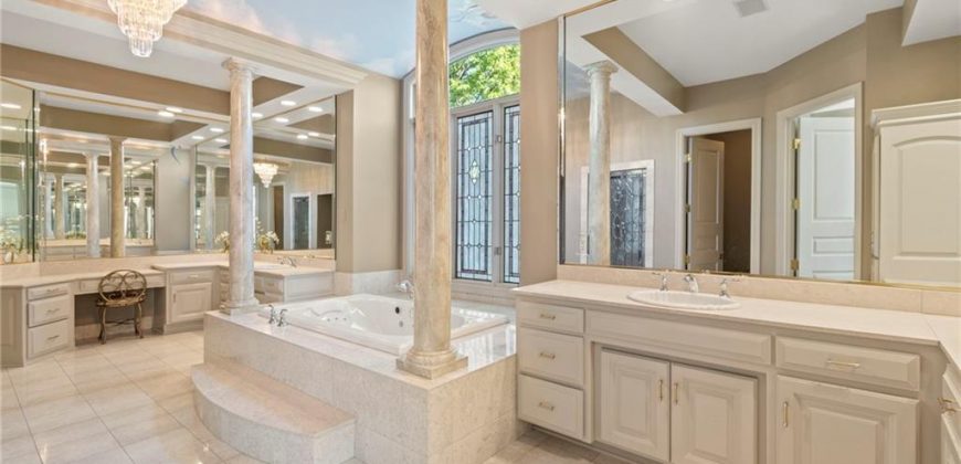 Homes for Sale in Parkville, MO 64152 | 8000 NW Timbercrest Place