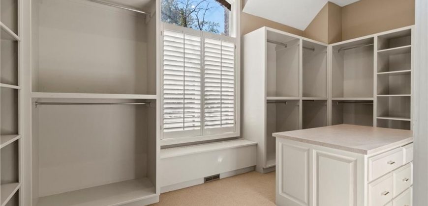 Homes for Sale in Parkville, MO 64152 | 8000 NW Timbercrest Place