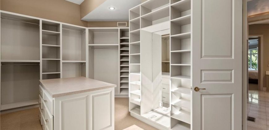 Homes for Sale in Parkville, MO 64152 | 8000 NW Timbercrest Place