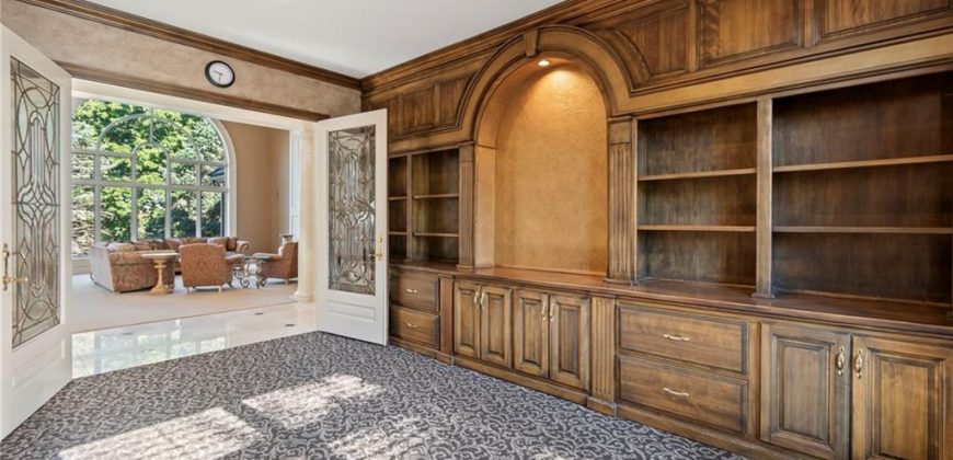 Homes for Sale in Parkville, MO 64152 | 8000 NW Timbercrest Place