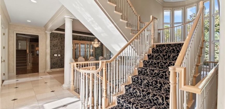 Homes for Sale in Parkville, MO 64152 | 8000 NW Timbercrest Place