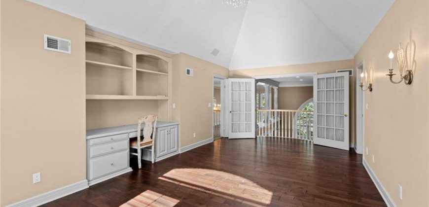 Homes for Sale in Parkville, MO 64152 | 8000 NW Timbercrest Place