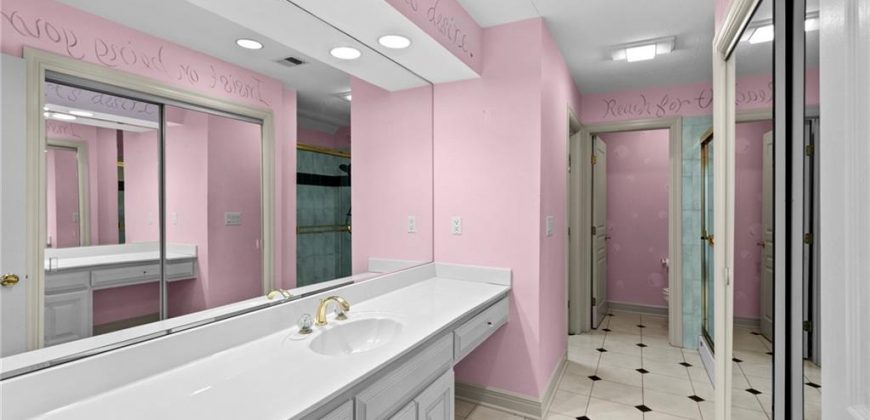 Homes for Sale in Parkville, MO 64152 | 8000 NW Timbercrest Place