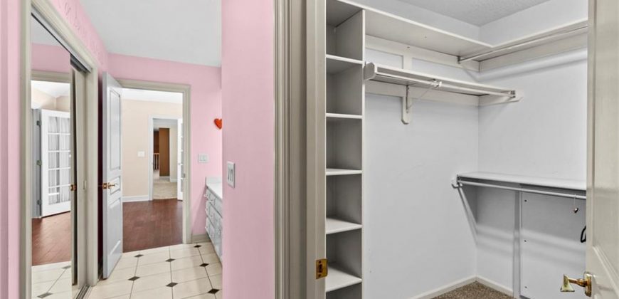 Homes for Sale in Parkville, MO 64152 | 8000 NW Timbercrest Place