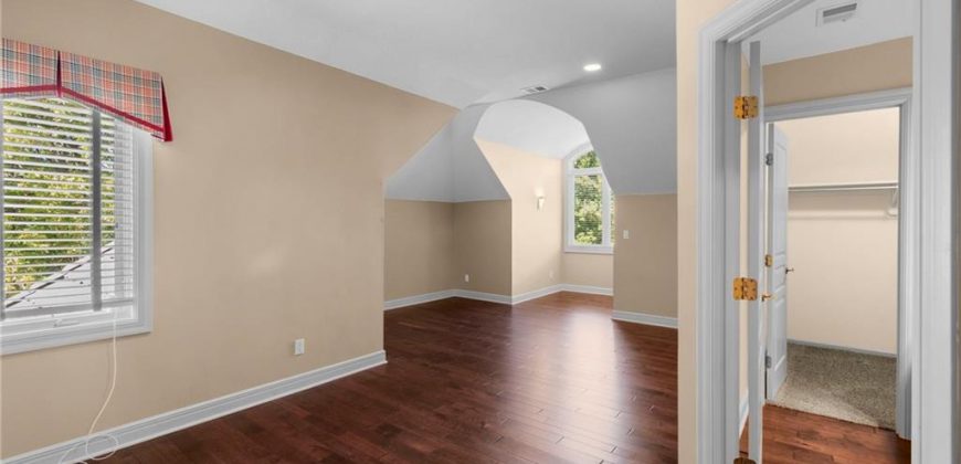 Homes for Sale in Parkville, MO 64152 | 8000 NW Timbercrest Place