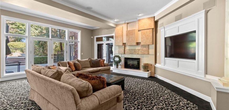 Homes for Sale in Parkville, MO 64152 | 8000 NW Timbercrest Place