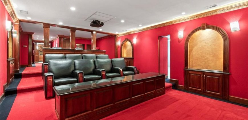 Homes for Sale in Parkville, MO 64152 | 8000 NW Timbercrest Place