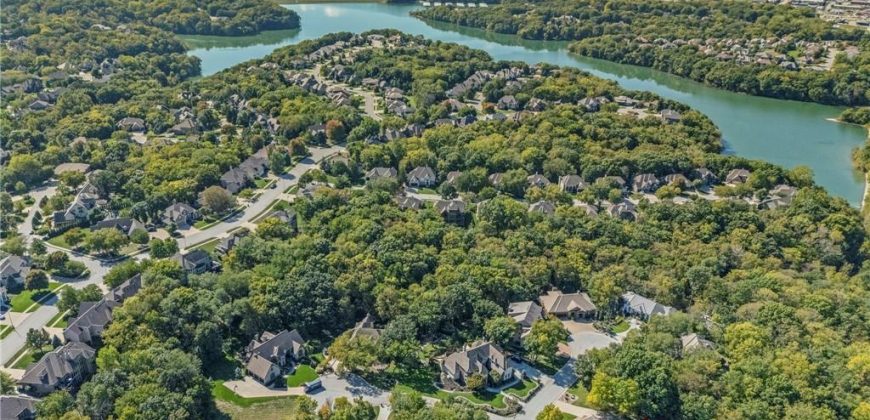 Homes for Sale in Parkville, MO 64152 | 8000 NW Timbercrest Place