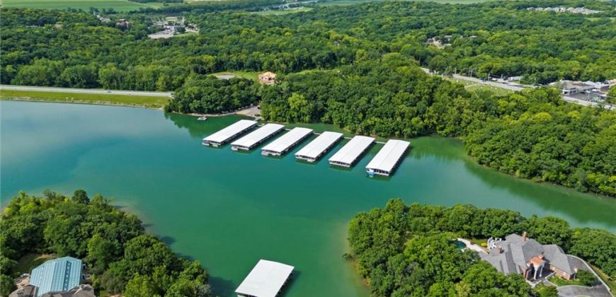 Homes for Sale in Parkville, MO 64152 | 8000 NW Timbercrest Place