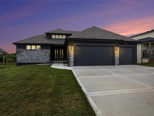 Homes for Sale in Kansas City, MO 64153 | 8316 NW 90th Street