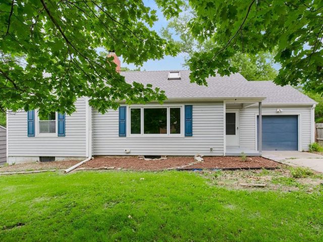 Homes for Sale in Kansas City, MO 64116 | 112 NE Northcrest Drive