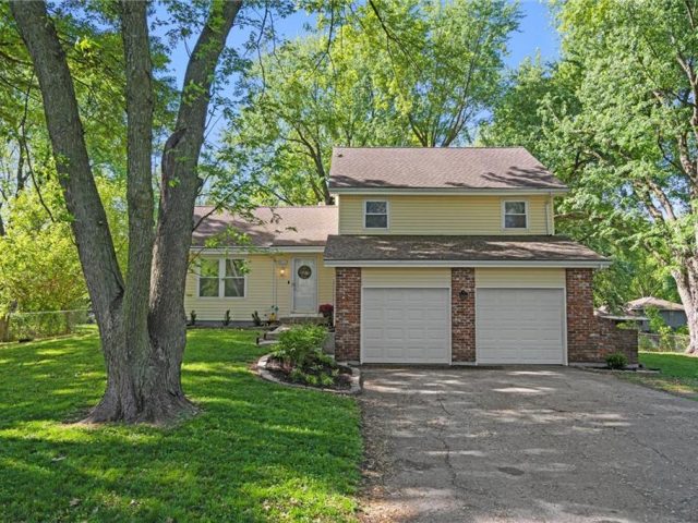 Homes for Sale in Kansas City, MO 64155 | 813 NE 113 Terrace