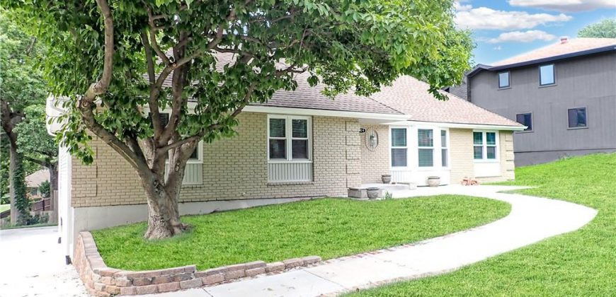 Homes for Sale in Kansas City, MO 64116 | 404 NW Briarcliff Road