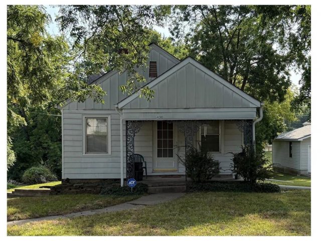 Homes for Sale in Kansas City, MO 64117 | 4013 NE Chaumiere Road