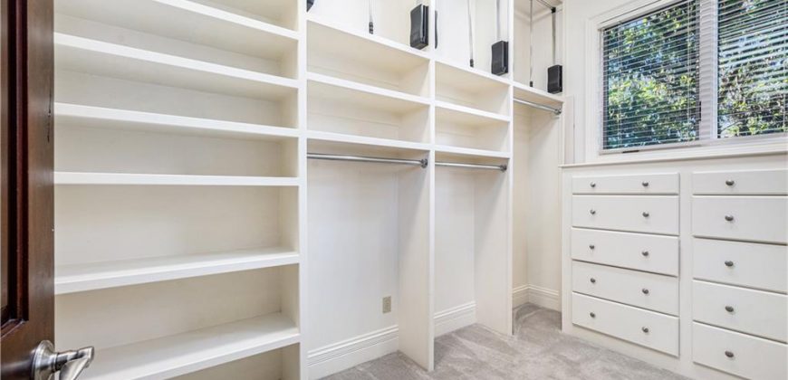 Homes for Sale in Parkville, MO 64152 | 6420 N National Drive