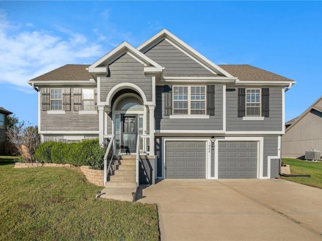 Homes for Sale in Kearney, MO 64060 | 1004 W 10th Avenue