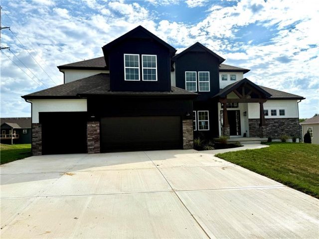 Homes for Sale in Liberty, MO 64068 | 1011  Poplar Lane