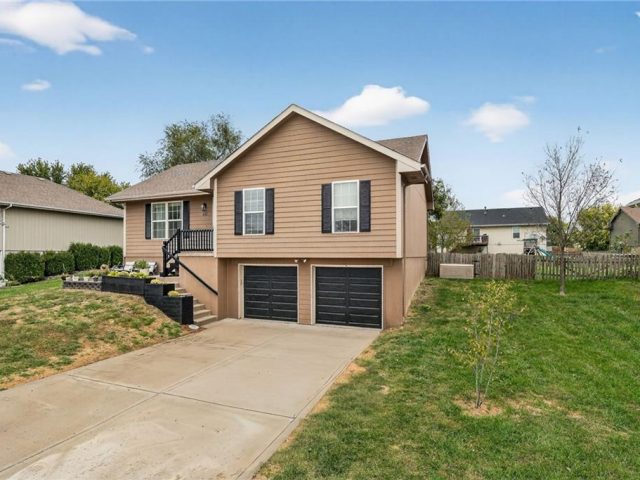 Homes for Sale in Kearney, MO 64060 | 210 E 22nd Street