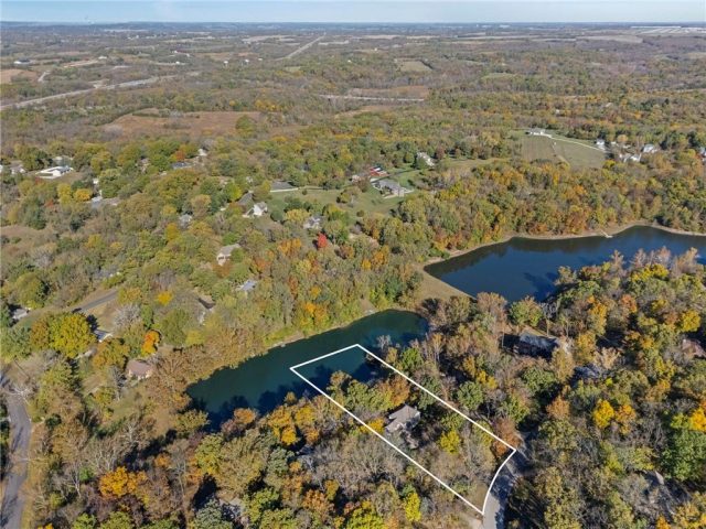 Homes for Sale in Kansas City, MO 64152 | 7610 NW East Forest Lakes Drive