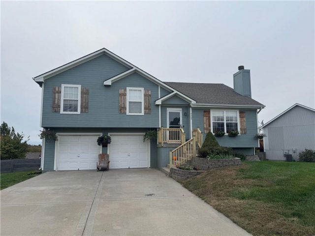 Homes for Sale in Kansas City, MO 64157 | 9305 NE Paw Paw Drive