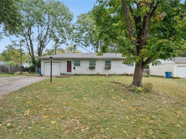 Homes for Sale in Gladstone, MO 64118 | 1002 NE Cowden Drive