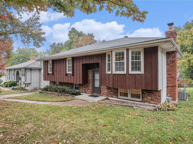 Homes for Sale in Kansas City, MO 64152 | 7000 NW Belvidere Parkway