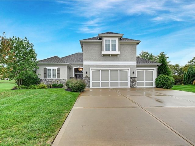 Homes for Sale in Kansas City, MO 64154 | 6119 NW 104th Terrace
