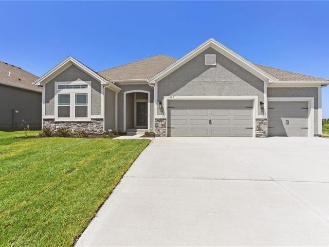 Homes for Sale in Kansas City, MO 64157 | 11420 N Auburndale Circle