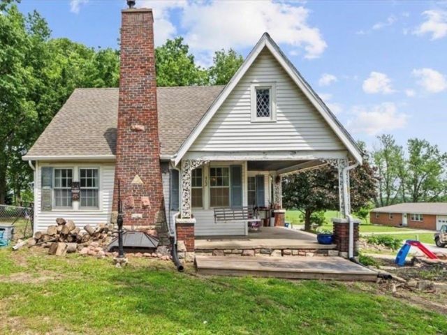 Homes for Sale in Smithville, MO 64089 | 402  Fifth Street