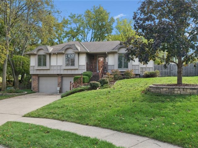 Homes for Sale in Kansas City, MO 64118 | 6401 N Park Avenue