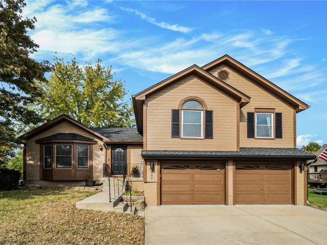 Homes for Sale in Kearney, MO 64060 | 402 W 10th Street