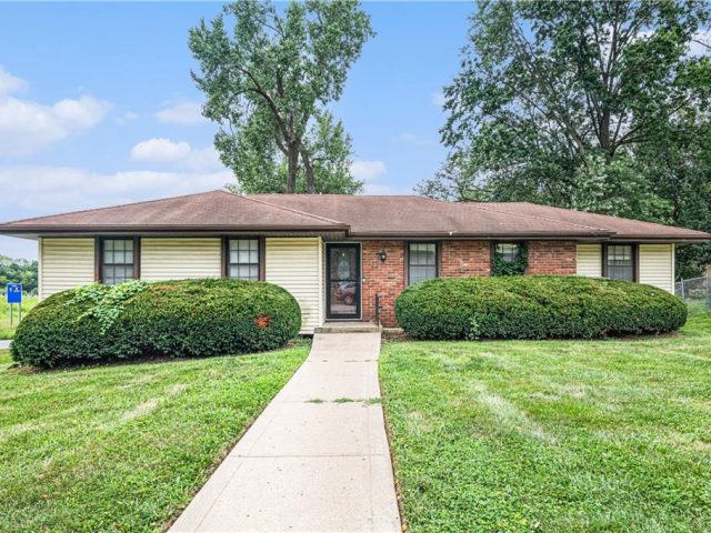 Homes for Sale in Kansas City, MO 64118 | 829 NW 69th Street